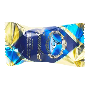 Конфета Вдохновение с миндальным кремом и целым миндалем